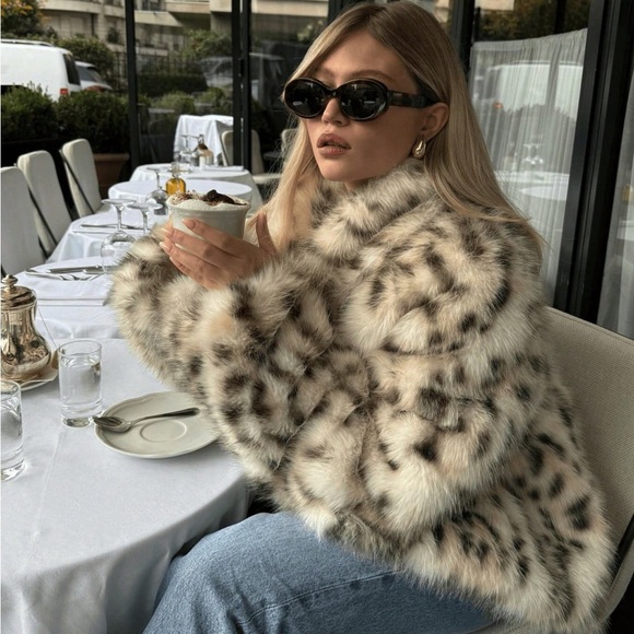 Luxury vintage style faux fur leopard fur coat gray white fur trimmed - Picture 6 of 13